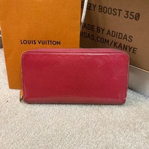 Louis Vuitton Vernis zippy wallet